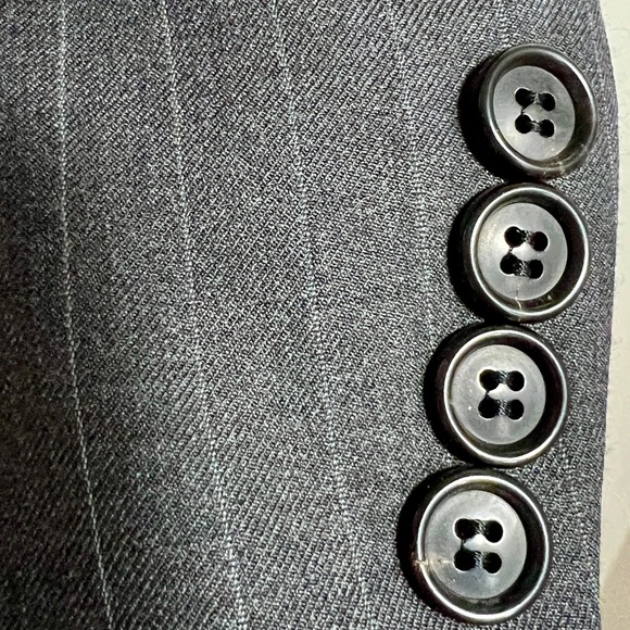 Brooks brothers grey and white pinstriped man’s suit, 100% wool, 43reg, 38 w - Picture 5 of 14